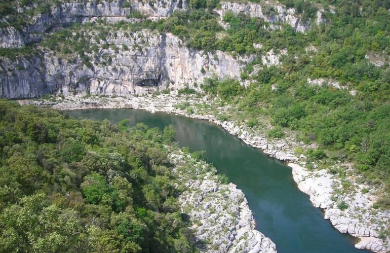 Partagez des moments uniques lors d’une sortie canyoning